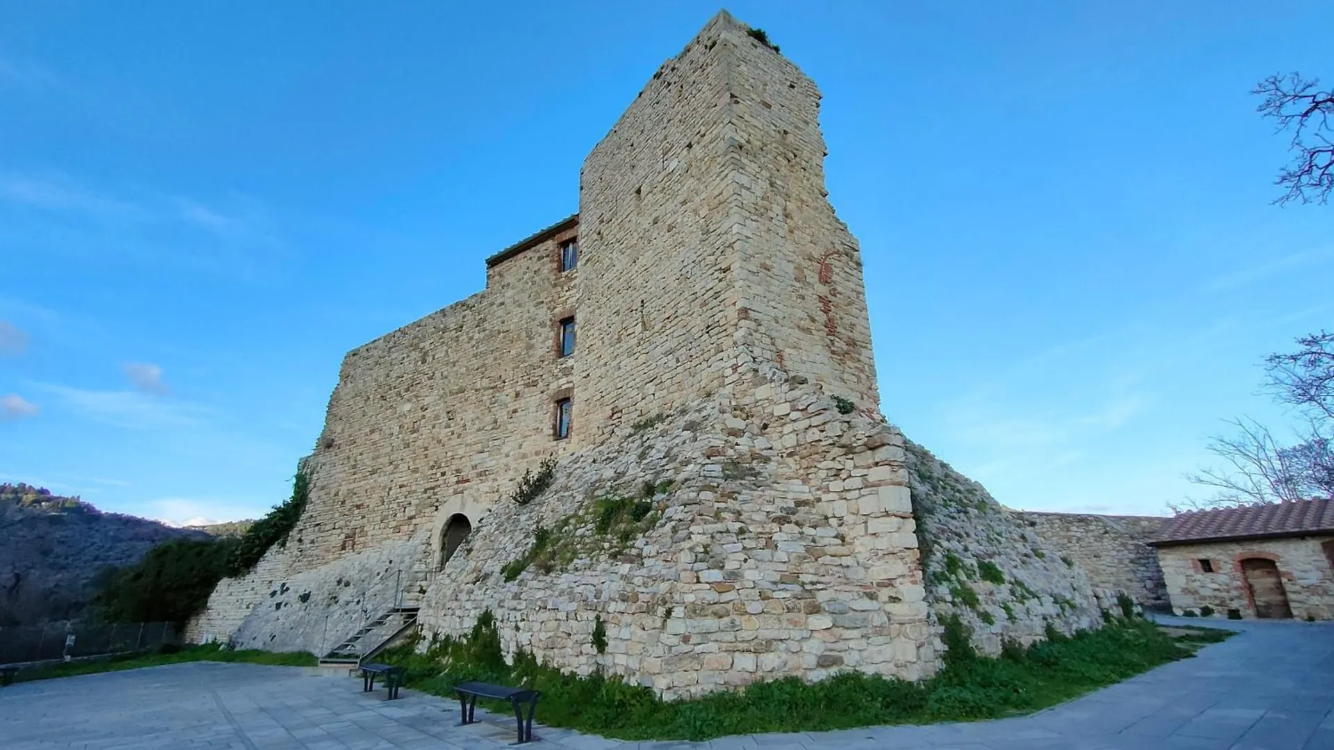 La Taverna Di Maria Suvereto 0*,  Italië